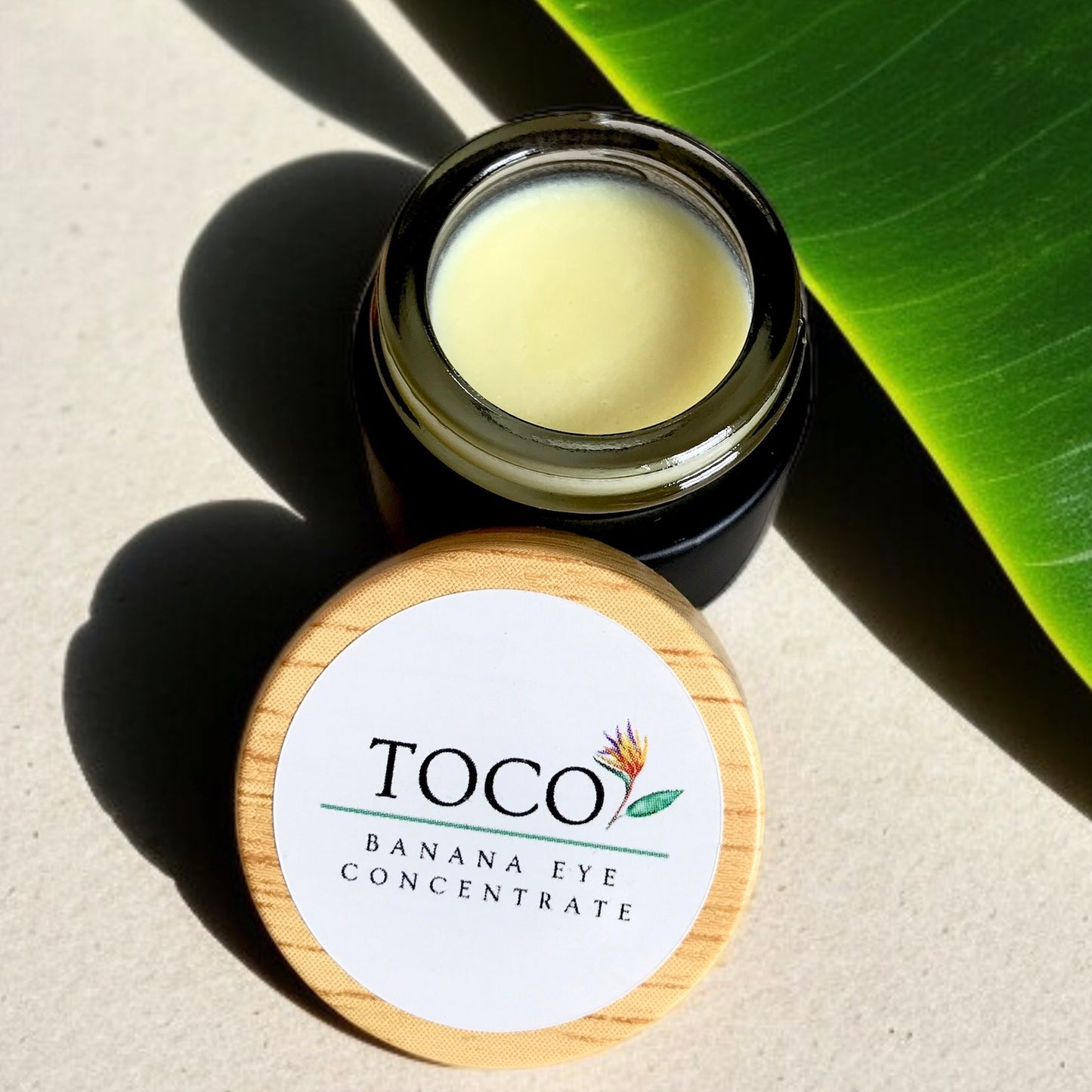 Banana eye concentrate in black jar with lid