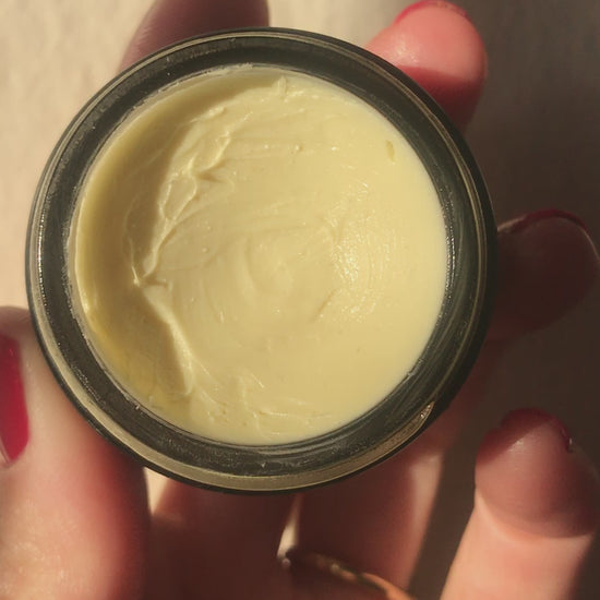 Banana eye concentrate in .5oz black jar