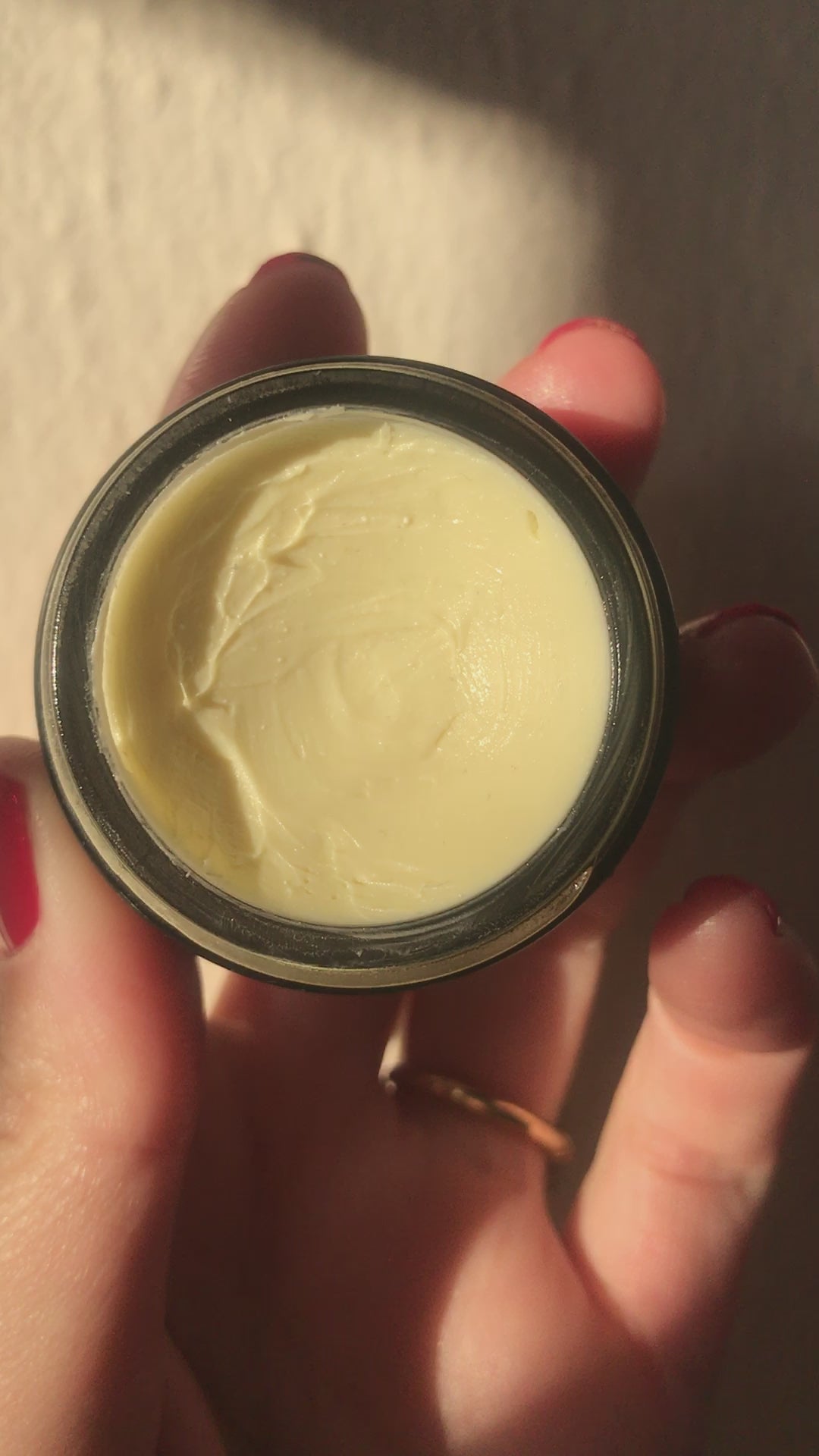 Banana eye concentrate in .5oz black jar